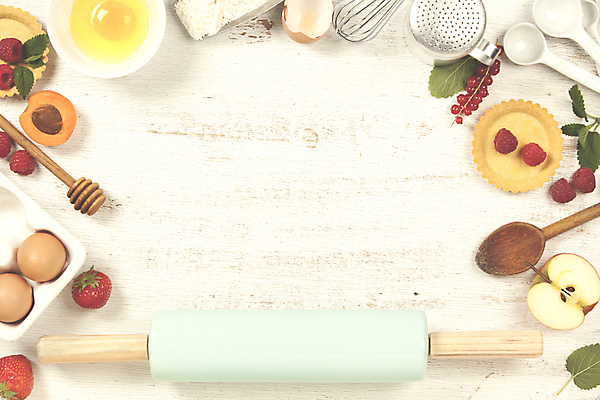 포토 JPG 해외이미지 그릇 딸기 사람없음 하이앵글 계란 사과 민트 계란껍데기 흰배경 산딸기 밀가루 밀대 계량스푼 나무숟가락 계란판 살구 크랜베리 타르트 파스텔톤 허니디퍼 카피스페이스 해외202004 고양이목에방울달기 해외포토 식기 열매 빵 뷰포인트 컬러 백그라운드 과일 주방용품 알 숟가락 공백 흰색 도구 가루 허브 파이_빵 파일형식 이솝우화