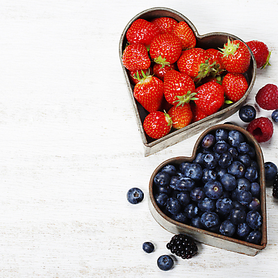 포토 JPG 해외이미지 그릇 딸기 사람없음 담기 블루베리 산딸기 블랙베리 해외202004 해외포토 식기 과일 모션 파일형식