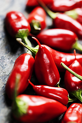 포토 JPG 해외이미지 식재료 사람없음 매움 나무바닥 홍고추 해외202004 해외포토 고추 바닥 맛 파일형식