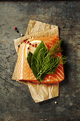 포토 JPG 해외이미지 백그라운드 실내 근접촬영 사람없음 하이앵글 레몬 허브 향신료 날것 연어 후추 로즈메리 연어요리 연어회 해외202004 해외포토 식물 음식 뷰포인트 과일 어류 내부 생선회 향미료 파일형식