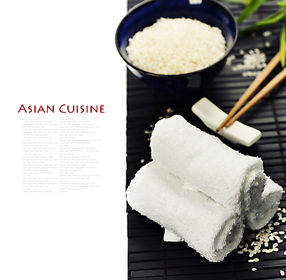 포토 JPG 해외이미지 젓가락 밥 실내 타이포그라피 사람없음 쌀 흰배경 담기 밥그릇 나무발 물수건 젓가락받침대 카피스페이스 해외202004 해외포토 문자 그릇 음식 백그라운드 모션 곡류 수저 내부 공백 흰색 수저받침대 파일형식