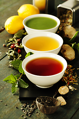 포토 JPG 해외이미지 잎 실내 사람없음 찻잔 녹차 레몬 나무바닥 일렬 홍차 생강 찻잎 말차 해외202004 차거름망 해외포토 식물 채소 과일 잔 바닥 내부 차_음료 파일형식