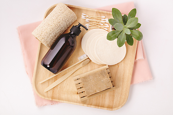 포토 JPG 해외이미지 식물 화분 실내 사람없음 하이앵글 자연보호 흰배경 친환경 비누 샴푸 스펀지 나무쟁반 면봉 제로웨이스트 해외202004 대나무칫솔 해외포토 뷰포인트 백그라운드 자연 쟁반 내부 목재 위생용품 환경 그린캠페인 흰색 보호 칫솔 사회이슈 파일형식