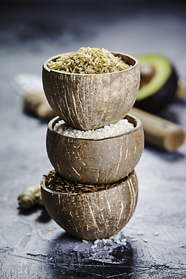 포토 JPG 해외이미지 회색배경 밥 실내 종류 사람없음 아웃포커스 쌓기 쌀 담기 아보카도 나무그릇 현미 해외202004 해외포토 그릇 음식 백그라운드 과일 모션 곡류 촬영기법 내부 목재 회색 파일형식