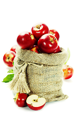 포토 JPG 해외이미지 실내 사람없음 아웃포커스 신선 사과 흰배경 담기 자루 반쪽사과 사과반쪽 해외202004 해외포토 백그라운드 과일 모션 촬영기법 내부 흰색 파일형식