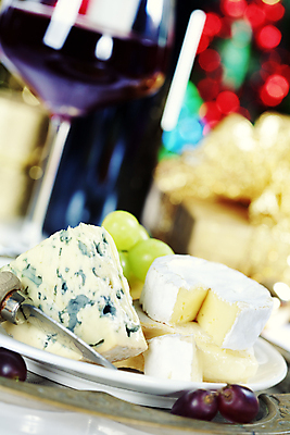 포토 JPG 해외이미지 접시 포도 치즈 유제품 실내 사람없음 아웃포커스 칼 보케 블루치즈 해외202004 고르곤졸라치즈 해외포토 식기 과일 촬영기법 내부 파일형식