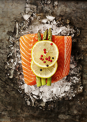 포토 JPG 해외이미지 실내 근접촬영 사람없음 하이앵글 얼음 레몬 아스파라거스 연어 후추 연어요리 연어회 해외202004 해외포토 자연요소 음식 뷰포인트 채소 과일 어류 내부 생선회 향신료 파일형식