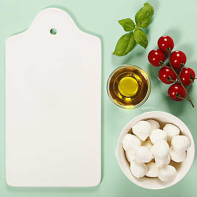 포토 JPG 해외이미지 그릇 방울토마토 도마 도마_주방용품 실내 사람없음 하이앵글 올리브오일 바질 모짜렐라치즈 통후추 민트색배경 해외202004 해외포토 식기 뷰포인트 백그라운드 토마토 주방용품 치즈 내부 기름_음식 후추 민트색 파일형식