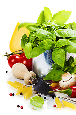 포토 JPG 해외이미지 방울토마토 고추 사람없음 아웃포커스 버섯 흰배경 후추 바질 치즈나이프 통후추 펜네 해외202004 해외포토 백그라운드 토마토 채소 파스타 촬영기법 흰색 나이프 향신료 파일형식