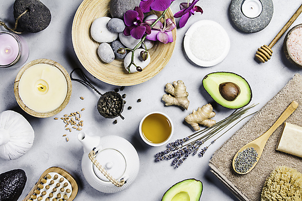 포토 JPG 해외이미지 실내 사람없음 하이앵글 수건 머리빗 사발 찻주전자 흰배경 스파용품 향초 아로마테라피 생강 라벤더 나무숟가락 찻잎 아보카도 스톤 나무접시 허니디퍼 허브볼 해외202004 차거름망 해외포토 접시 꽃 뷰포인트 백그라운드 채소 과일 초 주전자 내부 차_음료 위생용품 숟가락 스파 흰색 도구 미용용품 사기그릇 허브 오브젝트 테라피 파일형식