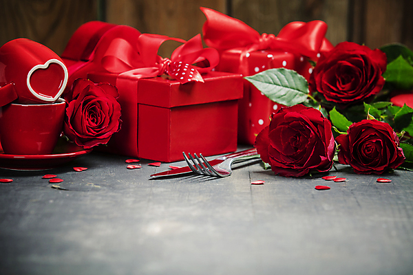 포토 JPG 해외이미지 리본 포크 실내 발렌타인데이 사랑 사람없음 선물상자 장미 나이프 커피잔 컵받침 오브젝트 해외202004 해외포토 식기 꽃 감정 커피 데이이벤트 잔 선물 내부 상자 칼 받침대 파일형식