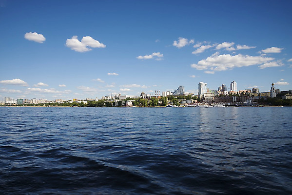 포토 JPG 해외이미지 나무 구름 유럽 여행 건축양식 하늘 거리 바닥 주택 맥주 풍경 사람없음 건물 여름 강 도시풍경 여행객 도시 센터 심볼 러시아 지역 타운 옛날 해외202004 해외202105 해외포토 자연요소 식물 건축물 계절 건축 나라 주류 사람 파일형식