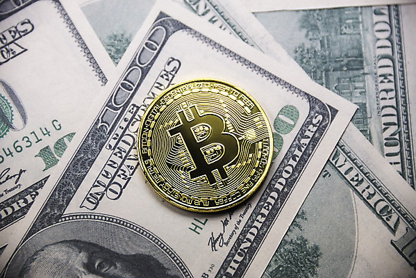 포토 JPG 해외이미지 지폐 실내 사람없음 경제 하이앵글 달러 디지털 동전 가상화폐 해외202004 해외202105 해외포토 뷰포인트 돈 내부 파일형식