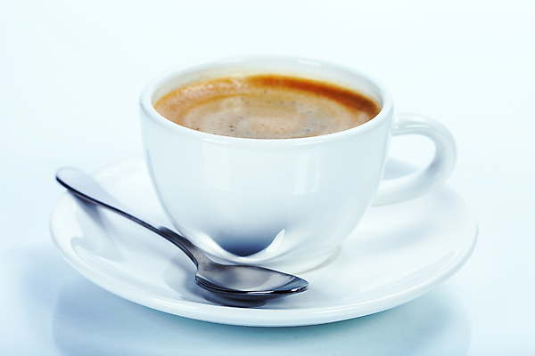 포토 JPG 해외이미지 스튜디오촬영 커피 실내 근접촬영 사람없음 커피잔 티스푼 컵받침 라떼 해외202004 해외포토 음료 뷰포인트 잔 내부 숟가락 받침대 파일형식