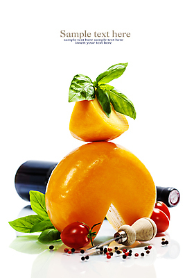 포토 JPG 해외이미지 방울토마토 유제품 실내 타이포그라피 사람없음 칼 와인병 흰배경 바질 고다치즈 카피스페이스 해외202004 해외포토 문자 백그라운드 토마토 병_용기 치즈 내부 와인 공백 흰색 파일형식