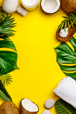 포토 JPG 해외이미지 유리병 프레임 사람없음 하이앵글 수건 조약돌 피부관리 코코넛 노란배경 열대잎 코코넛오일 허브볼 카피스페이스 해외202004 해외포토 뷰포인트 백그라운드 잎 과일 병_용기 위생용품 뷰티 노란색 공백 돌_바위 오일_음식 아로마테라피 파일형식