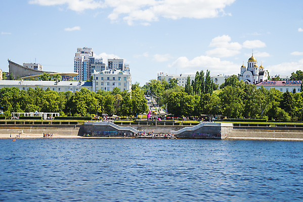 포토 JPG 해외이미지 나무 구름 유럽 여행 건축양식 하늘 거리 주택 풍경 사람없음 건물 여름 강 도시풍경 여행객 도시 센터 서커스 심볼 러시아 지역 타운 옛날 해외202004 해외202105 해외포토 자연요소 식물 건축물 계절 건축 나라 사람 파일형식