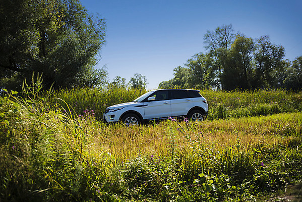 포토 JPG 해외이미지 나무 도로 여행 밭 모션 자동차 자연 하늘 불꽃 영국 서기 풍경 초원 사람없음 여름 태양 힘 운전 자유 흰색 시골 고급 숲 땅 언덕 러시아 엔진 솜씨 오프로드 자동 안락 해외202004 해외202105 해외포토 자연요소 식물 계절 유럽 길 육상교통 컬러 컨셉 농업 교통시설 불 생태계 파일형식