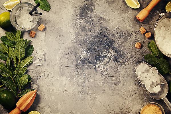 포토 JPG 해외이미지 실내 사람없음 하이앵글 얼음 칵테일 민트 라임 과즙기 모히토 스쿱 황설탕 카피스페이스 셰이커 해외202004 해외포토 자연요소 뷰포인트 과일 주류 내부 공백 설탕 허브 파일형식