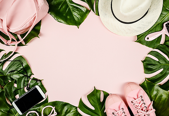 포토 JPG 해외이미지 이어폰 프레임 실내 사람없음 스마트폰 하이앵글 유행 핸드백 스니커즈 열대잎 파스텔톤 분홍색배경 해외202004 해외포토 뷰포인트 분홍색 컬러 음향기기 백그라운드 운동화 잎 가방 내부 핸드폰 스마트기기 파일형식