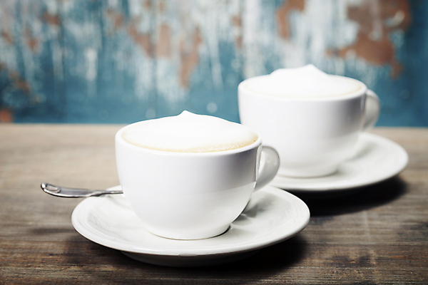 포토 JPG 해외이미지 스튜디오촬영 커피 실내 사람없음 커피잔 티스푼 라떼 해외202004 해외포토 음료 잔 내부 숟가락 파일형식