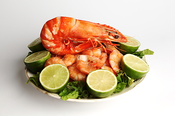 포토 JPG 해외이미지 접시 채소 새우 사람없음 샐러드 해산물 흰배경 라임 해외202004 해외202105 해외포토 식기 음식 백그라운드 과일 갑각류 흰색 파일형식