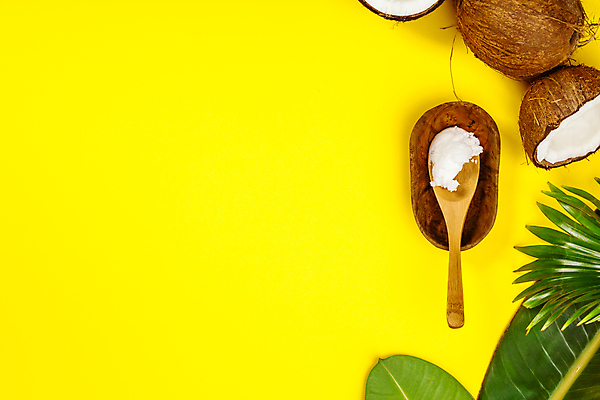 포토 JPG 해외이미지 사람없음 하이앵글 피부관리 코코넛 나무숟가락 나무그릇 노란배경 열대잎 코코넛오일 카피스페이스 해외202004 해외포토 그릇 뷰포인트 백그라운드 잎 과일 목재 뷰티 노란색 숟가락 공백 오일_음식 파일형식