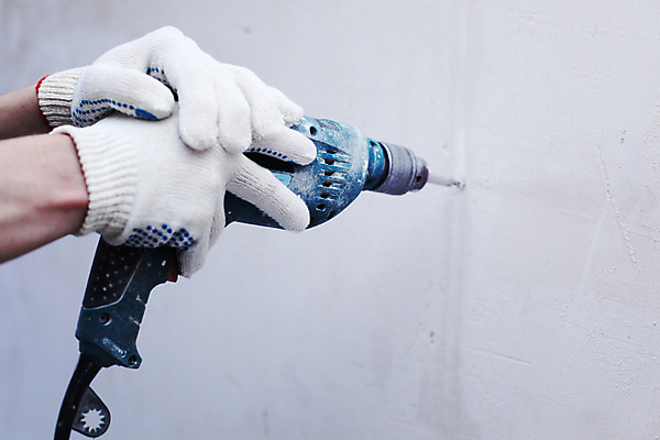 포토 JPG 해외이미지 백인 직업 손 남자 산업 벽 가사 노동자 새로움 주택 실내 사람 성인 내부 건물 목재 파란색 힘 방 흰색 공구 잡기 업무 구멍 수리 목수 목공예 고정 건축업자 계약자 설치 리모델링 송곳 업그레이드 재주꾼 조작 해외202004 해외202105 해외포토 서양인 나무 건축물 건축 컬러 컨셉 재료 모션 신체부위 도구 작업 공예 계약 파일형식