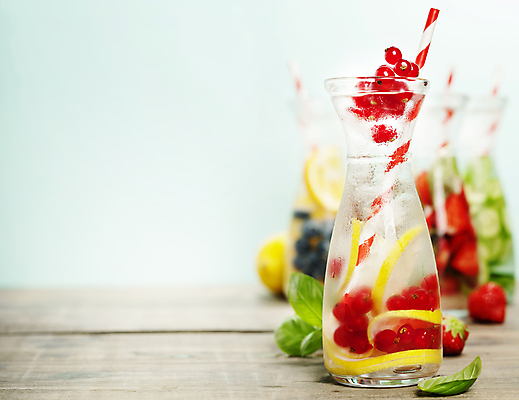 포토 JPG 해외이미지 음료 딸기 유리병 빨대 사람없음 아웃포커스 물 레몬 민트 파란배경 나무바닥 산딸기 디톡스 해외202004 해외포토 자연요소 백그라운드 과일 병_용기 바닥 촬영기법 건강 파란색 허브 파일형식