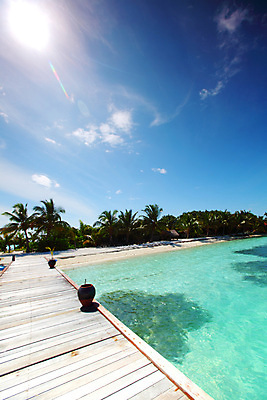 포토 JPG 해외이미지 구름 라이프스타일 물결 모래 바다 섬 여행 자연 하늘 호텔 휴가 휴식 주택 손바닥 풍경 사람없음 물 여름 파란색 맑음 꿈 낭만 전원 만 뜨거움 고급 빌라 휴양지 방갈로 석호 몰디브 이국적 터키석 파라다이스 해외202004 해외202105 해외포토 자연요소 손 계절 아시아 컬러 컨셉 숙소 날씨 건물 생활 장소 전기에너지 보석 생태계 파일형식