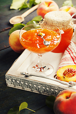 포토 JPG 해외이미지 잎 유리병 디저트 쟁반 사람없음 숟가락 유기농 복숭아 유리그릇 나무숟가락 과일잼 나무탁자 해외202004 해외포토 식물 그릇 웰빙 음식 과일 유리 탁자 병_용기 수저 잼 파일형식