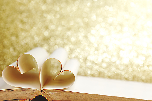 포토 JPG 해외이미지 종이 백그라운드 사랑 사람없음 책 낭만 하트 카피스페이스 해외202004 해외202105 해외포토 모양 감정 컨셉 공백 파일형식