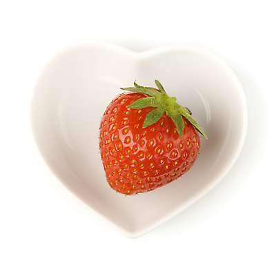 포토 JPG 해외이미지 딸기 실내 근접촬영 사람없음 하이앵글 흰배경 하트접시 해외202004 해외포토 접시 뷰포인트 백그라운드 과일 내부 흰색 파일형식