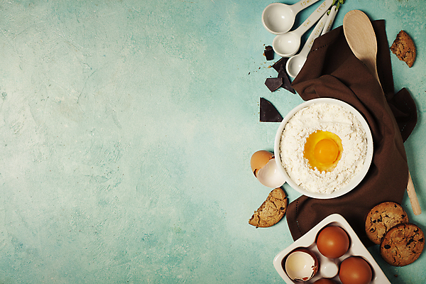 포토 JPG 해외이미지 그릇 실내 사람없음 하이앵글 쿠키 계란 식탁보 아침식사 밀가루 계량스푼 계란판 나무주걱 날계란 카피스페이스 민트색배경 해외202004 해외포토 식기 뷰포인트 백그라운드 주방용품 디저트 내부 목재 알 식사 공백 가루 주걱 민트색 파일형식