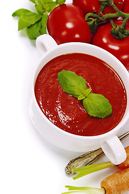 포토 JPG 해외이미지 그릇 토마토 방울토마토 사람없음 당근 수프 흰배경 바질 해외202004 해외포토 식기 백그라운드 채소 뿌리채소 흰색 파일형식
