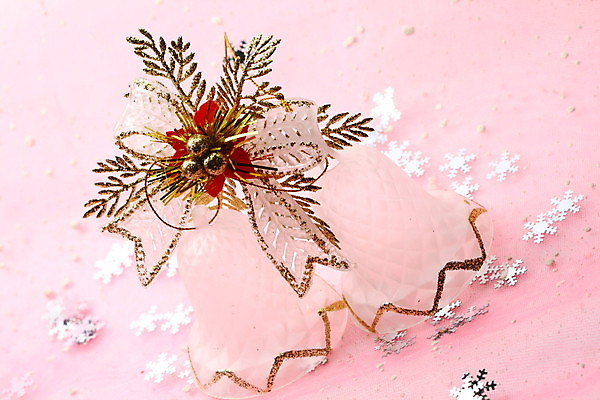 포토 JPG 해외이미지 계절 행복 분홍색 백그라운드 크리스마스 겨울 휴가 새로움 기념 사람없음 장식 장난감 축제 종 흰색 축하 고명 의식 은색 작음 12월 연도 활 마법 노엘 해외202004 해외202105 해외포토 기념일 감정 컬러 컨셉 날짜 크기 파일형식