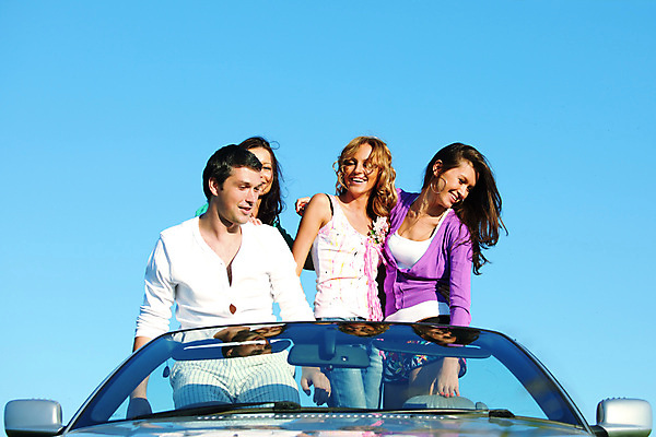 포토 JPG 해외이미지 라이프스타일 여자 남자 행복 백그라운드 자동차 자연 하늘 휴가 미소 사람 여러명 성인 야외 여름 파란색 친구 우정 기쁨 자유 흰색 춤 오픈카 해외202004 해외202105 해외포토 계절 감정 육상교통 컬러 다수 컨셉 관계 승용차 문화예술 표정 생활 생태계 파일형식