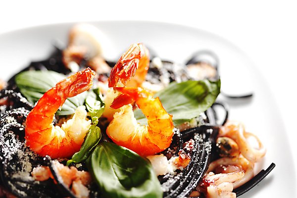 포토 JPG 해외이미지 접시 새우 사람없음 아웃포커스 신선 해산물 오징어 흰배경 홍합 후추 바질 오징어먹물스파게티 해외202004 오징어먹물 해외202105 해외포토 식기 백그라운드 어패류 연체동물 촬영기법 스파게티 갑각류 수중동물 흰색 향신료 파일형식