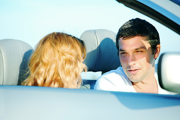 포토 JPG 해외이미지 라이프스타일 여자 남자 행복 백그라운드 2 가족 자동차 자연 하늘 휴가 건강 사랑 미소 사람 성인 야외 두명 여름 파란색 우정 낭만 자유 신혼여행 흰색 아내 오픈카 해외202004 해외202105 해외포토 계절 감정 육상교통 컬러 결혼 컨셉 관계 승용차 표정 생활 친구 생태계 파일형식