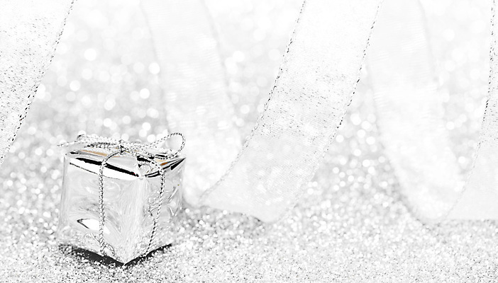 포토 JPG 해외이미지 리본 백그라운드 크리스마스 휴가 새해 선물 사람없음 장식 빛 상자 흰색 축하 신용카드 화려 은색 카피스페이스 해외202004 해외202105 해외포토 기념일 컬러 컨셉 금융 공백 파일형식