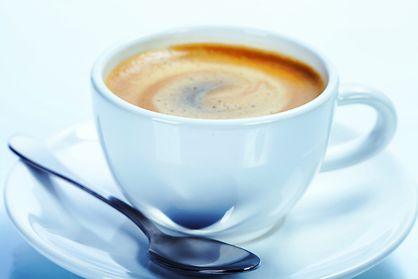 포토 JPG 해외이미지 스튜디오촬영 커피 실내 근접촬영 사람없음 커피잔 컵받침 라떼 해외202004 해외포토 음료 뷰포인트 잔 내부 받침대 파일형식