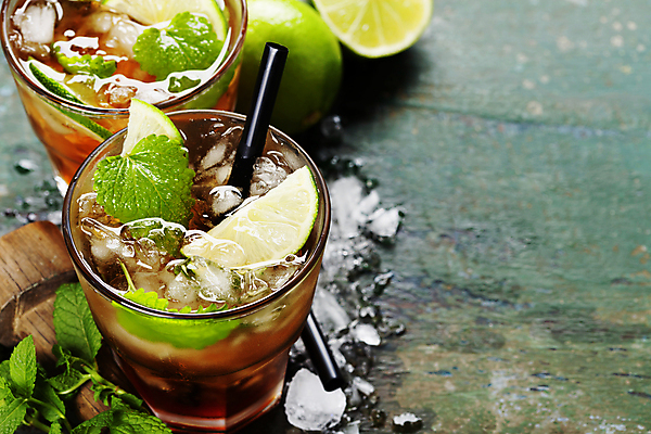 포토 JPG 해외이미지 빨대 사람없음 얼음 민트 칵테일잔 파란배경 라임 모히토 카피스페이스 해외202004 해외포토 자연요소 백그라운드 술잔 과일 파란색 공백 칵테일 허브 파일형식