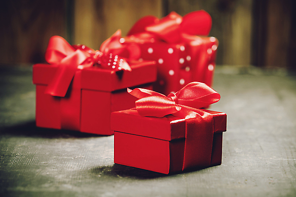 포토 JPG 해외이미지 리본 실내 발렌타인데이 사랑 사람없음 아웃포커스 선물상자 오브젝트 해외202004 해외포토 감정 데이이벤트 촬영기법 선물 내부 상자 파일형식