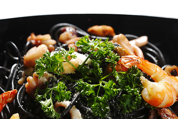 포토 JPG 해외이미지 접시 새우 파슬리 근접촬영 사람없음 아웃포커스 신선 해산물 오징어 홍합 후추 바질 오징어먹물스파게티 해외202004 오징어먹물 해외202105 해외포토 식기 뷰포인트 채소 어패류 연체동물 촬영기법 스파게티 갑각류 수중동물 향신료 파일형식