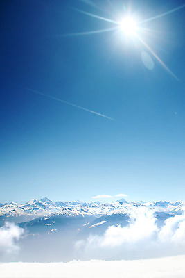 포토 JPG 해외이미지 나무 계절 길 스포츠 여행 크리스마스 겨울 자연 하늘 스키 산 파노라마 풍경 사람없음 파란색 빛 햇빛 태양 얼음 추위 안개 흰색 소나무 스노우보드 고도 휴양지 빙하 서리 알프스 리프트 눈보라 뿌연 절정 눈내림 가문비나무 해외202004 해외202105 해외포토 자연요소 식물 기념일 유럽 컬러 날씨 겨울스포츠 눈_날씨 촬영기법 장소 보드_스포츠 생태계 파일형식