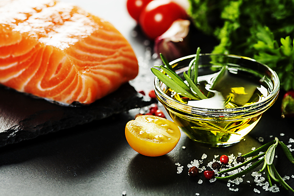 포토 JPG 해외이미지 채소 방울토마토 실내 근접촬영 사람없음 샐러드 올리브오일 날것 소금 연어 후추 바질 로즈메리 연어요리 연어회 해외202004 해외포토 음식 뷰포인트 토마토 어류 내부 생선회 기름_음식 허브 향신료 파일형식