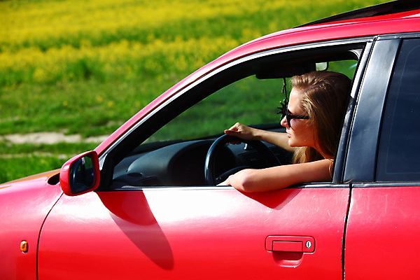 포토 JPG 해외이미지 백인 1 응시 여자 행복 도로 얼굴 스포츠 파도 여행 교통시설 자동차 유리 열쇠 새로움 한명 사람 성인 야외 빨간색 금발 선글라스 머리 세일 신선 운전사 고급 우아함 긍정 자동 혼자 해외202004 해외202105 해외포토 서양인 직업 헤어스타일 시선 감정 안경 길 육상교통 바다 컬러 교통 컨셉 재질 신체부위 시설 파일형식