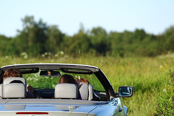 포토 JPG 해외이미지 백인 학생 라이프스타일 커플 여자 남자 행복 여행 백그라운드 2 자동차 자연 유리 하늘 모바일 휴가 함께함 관리 미소 사람 소년 성인 야외 세명 여름 파란색 친구 청춘 우정 기쁨 자유 흰색 춤 오픈카 스타일 해외202004 해외202105 해외포토 서양인 계절 감정 어린이 육상교통 컬러 컨셉 관계 승용차 재질 문화예술 표정 생활 생태계 파일형식