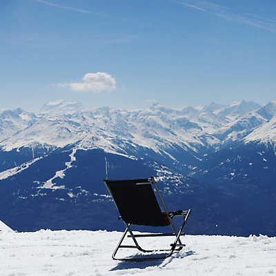 포토 JPG 해외이미지 나무 여행 가구 겨울 의자 자연 하늘 휴가 스키 휴식 산 파노라마 풍경 사람없음 야외 여름 파란색 소파 햇빛 태양 여행객 냉동 얼음 침묵 추위 뜨거움 선탠 휴양지 안락의자 장면 북쪽 절정 해외202004 해외202105 해외포토 자연요소 식물 계절 컬러 생활용품 컨셉 겨울스포츠 촬영기법 사람 소리 장소 방향 생태계 파일형식