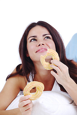 포토 JPG 해외이미지 백인 모델 1 라이프스타일 웰빙 여자 행복 유럽 얼굴 커피 음료 비즈니스 아침 갈색머리 실내 한명 미소 사람 성인 컵 금발 카페 침실 흰색 침대 뜨거움 차 아침식사 고립 단절 혼자 유일 해외202004 해외202105 해외포토 주간 서양인 헤어스타일 식기 감정 나라 컬러 가구 표정 내부 생활 신체부위 상점 식사 파일형식